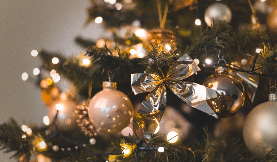 Confira as dicas para utilizar a decoração natalina de forma segura e ainda economizar na conta de luz