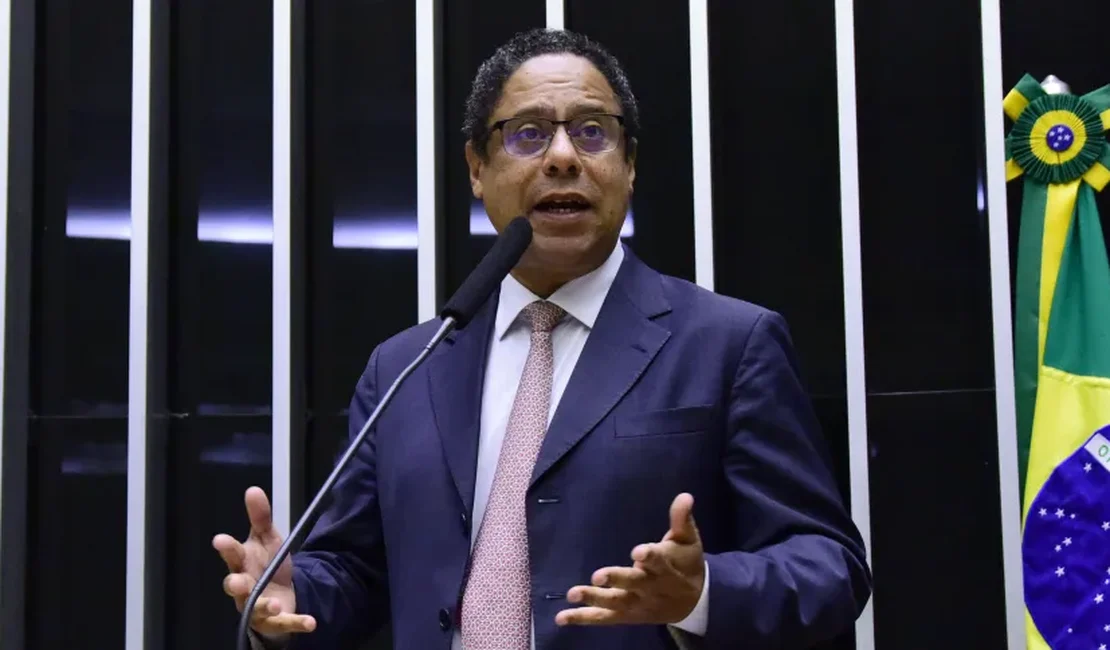 Orlando Silva será relator de projeto que prevê prisão para quem cometer racismo em estádios