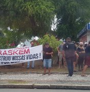 Moradores protestam contra Braskem no bairro do Bebedouro