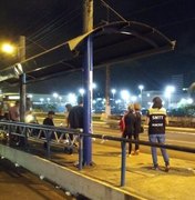 Fiscalização da SMTT evita queima de parada de ônibus em Maceió