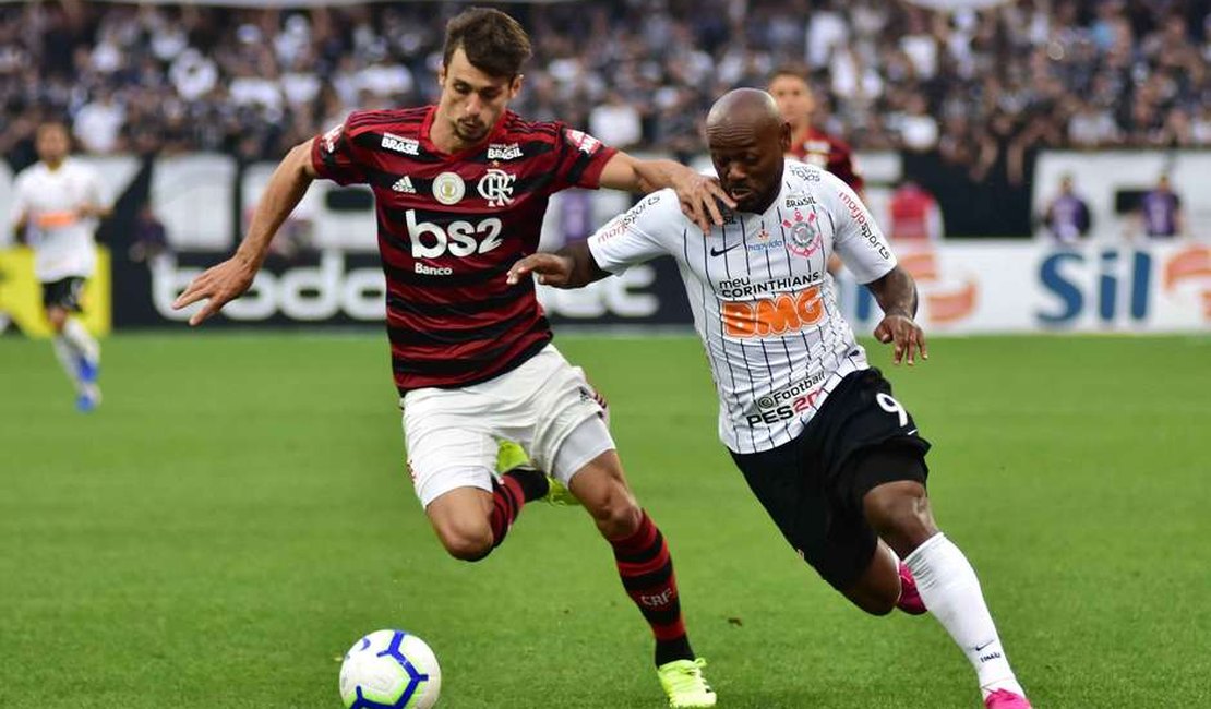Com ajuda do VAR, Fla arranca empate com Corinthians