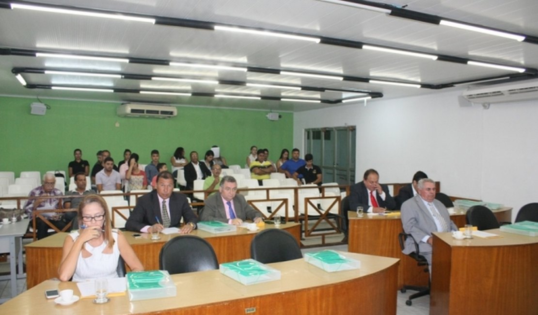 Alunos de um curso de direito visitam Câmara Municipal