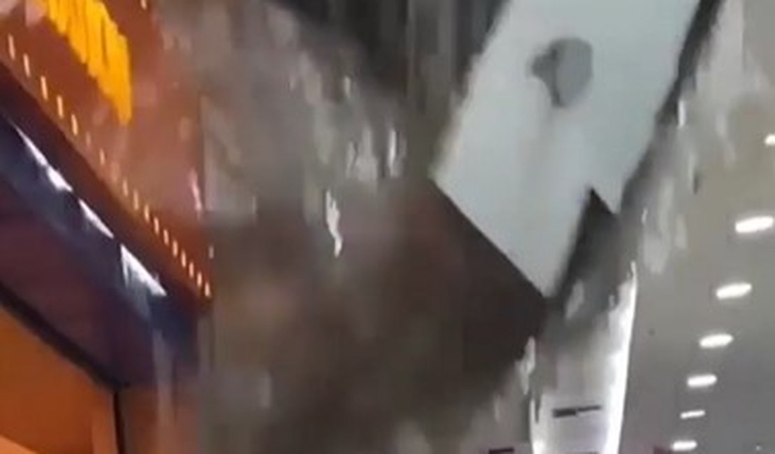 [Vídeo] Teto de shopping em Caruaru-PE desaba com as fortes chuvas