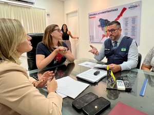 Leonardo Dias se reúne com secretária de Educação e solicita resolução de pendências