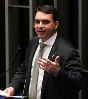 MP acusa Flávio de comprar apartamento com dinheiro ilegal, diz jornal