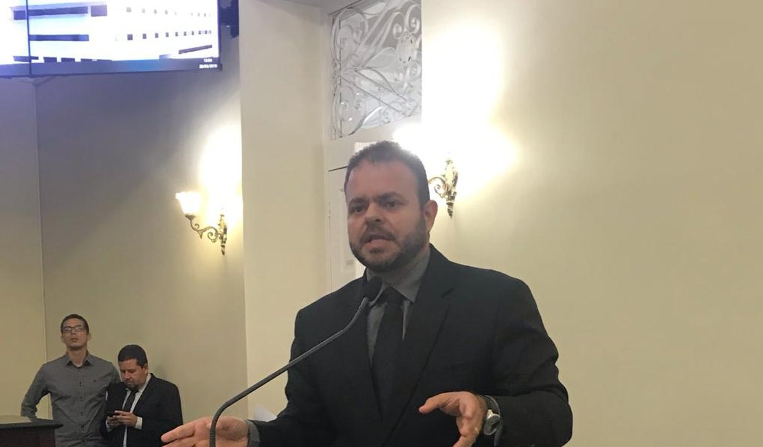 Deputado Léo Loureiro participa de sessão especial para discutir planejamento, financiamento e gestão do Hospital da Mulher