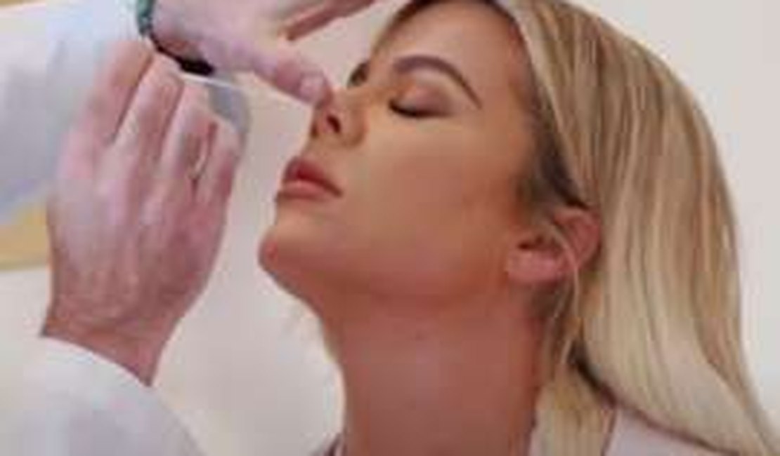 Em novo teaser de reality show, Khloé Kardashian faz teste após apresentar sintomas de coronavírus