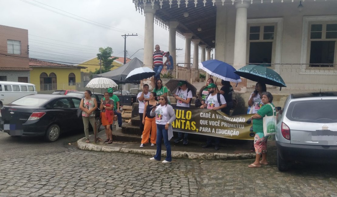 Professores protestam em Porto Calvo por reajuste na rede estadual