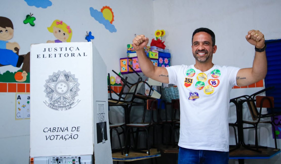 Paulo Dantas vota em Batalha e recebe o apoio da população local