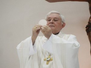 Morte de Dom Valério Breda completa um ano e fiéis prestam homenagens