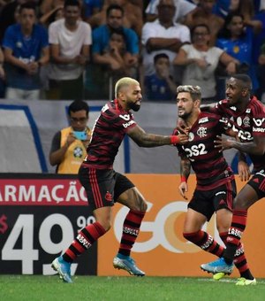 Flamengo vence Cruzeiro fora e bate recorde de vitórias