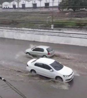 [Vídeo] Chuvas causam transtornos em Arapiraca