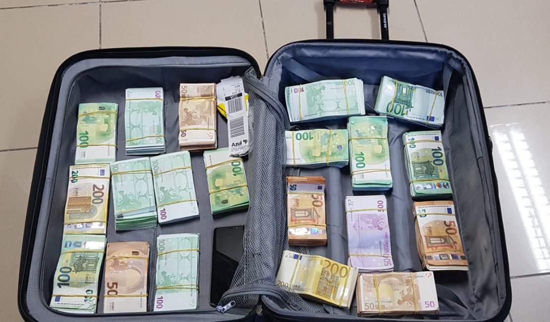 Polícia Federal prende taxista transportando € 400 mil euros 