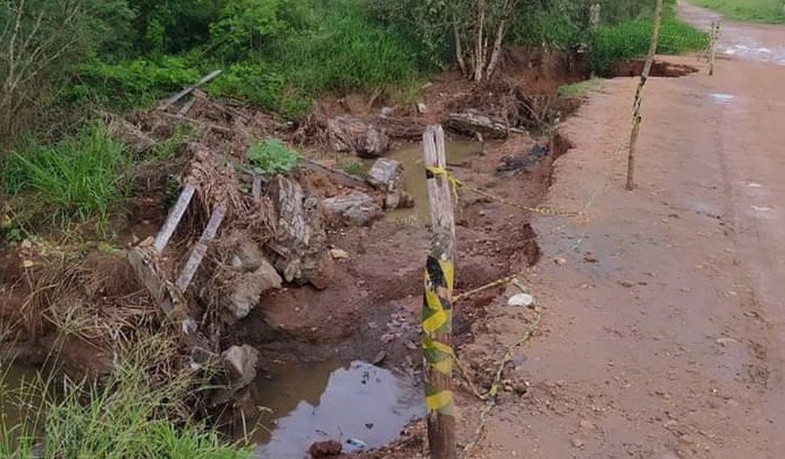 [Vídeo] Moradores voltam a reclamar das condições da estrada e da ponte no acesso ao povoado Sapucaia