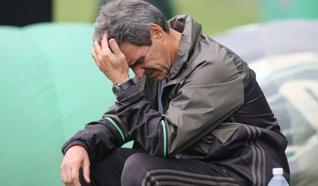 Após ser eliminado pelo ASA na Copa do Brasil, Coritiba demite técnico Carpegiani 