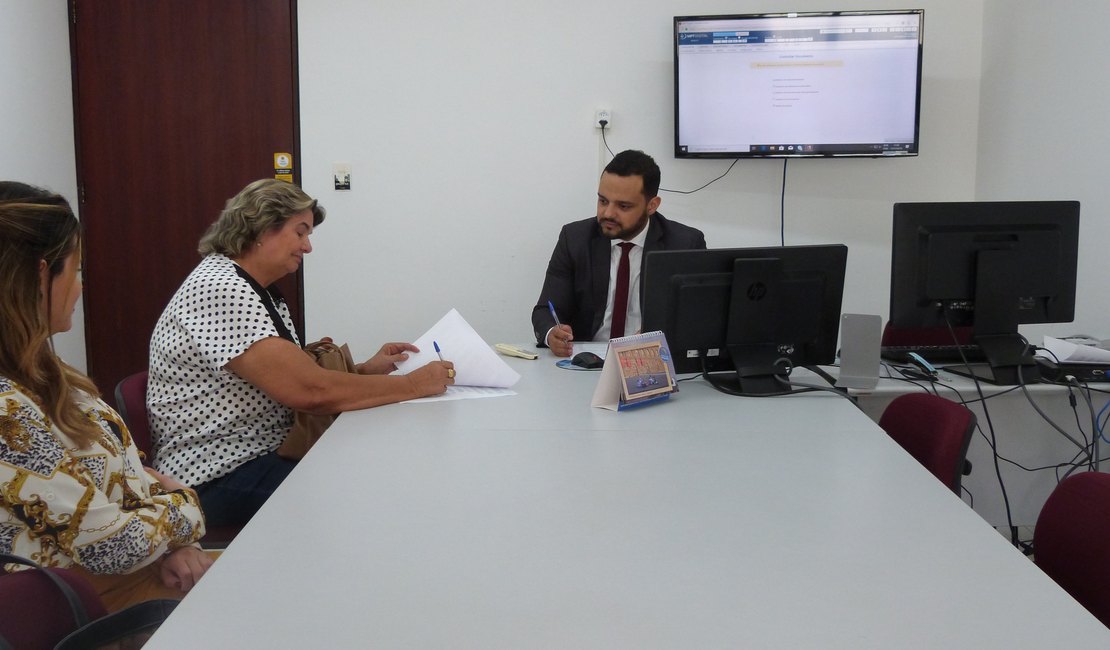 MPT firma TAC para melhorar condições de trabalho de garis de Coqueiro Seco