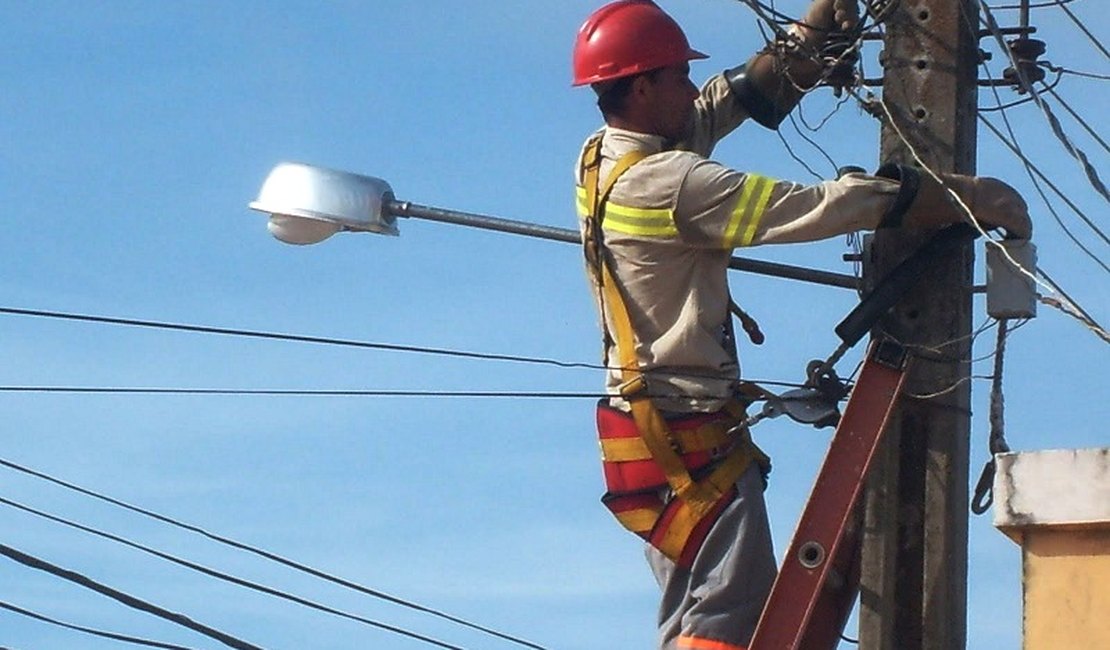 Eletrobras informa horários das manutenções da rede elétrica desta terça (8)