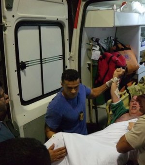 Garotinho deixa hospital no Rio e tenta resistir à transferência para Bangu