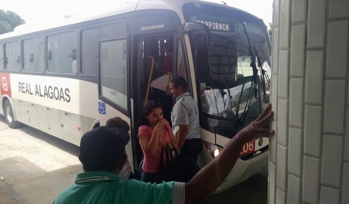 Trio armado assalta ônibus na AL-220, em São Miguel dos Campos
