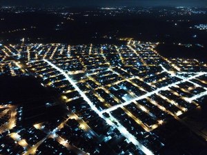 Maior complexo habitacional de Arapiraca, Brisa do Lago brilha com 100﻿% de iluminação em led e obras em toda região