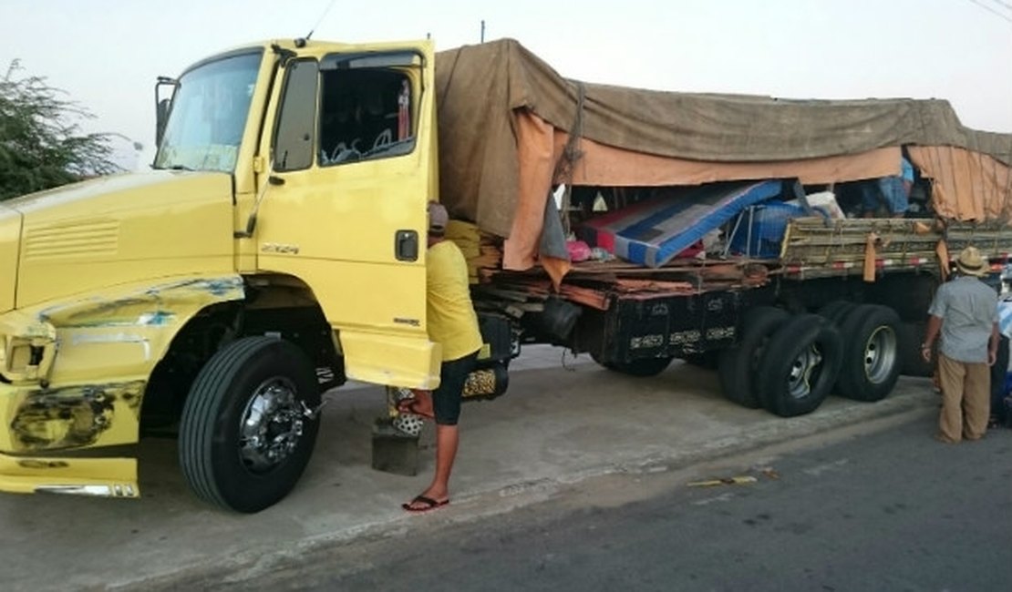 Acidente com caminhão de romeiros deixa quatro mortos em Pernambuco