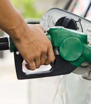 Preço da gasolina diminui apenas em Alagoas e na Paraíba