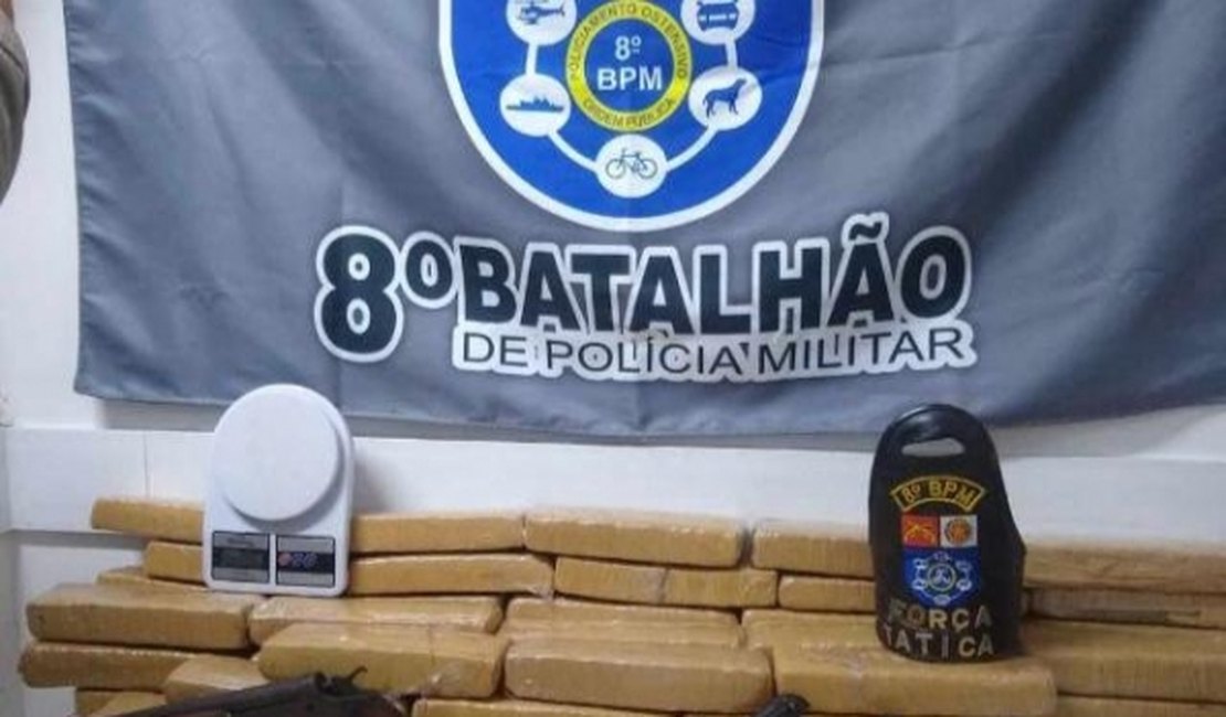 Polícia Militar prende jovem com armas de fogo e 50 kg de maconha em Maceió