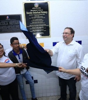 Escola Estadual Rotary é entregue reformada em Arapiraca