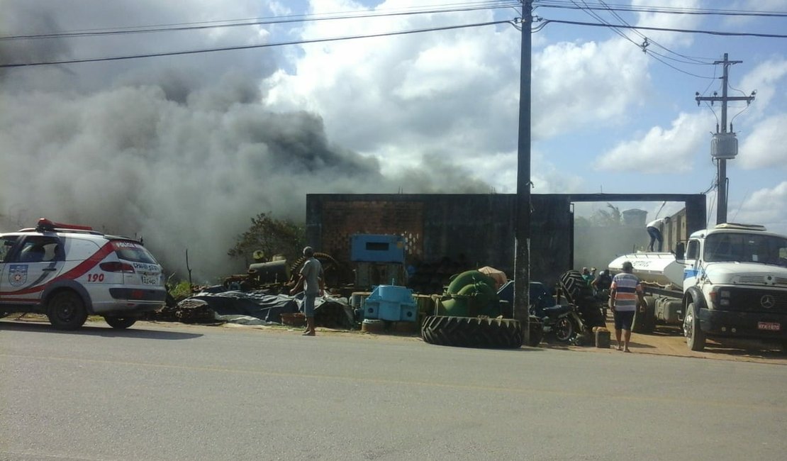 Estabelecimento comercial incendeia em Porto Calvo