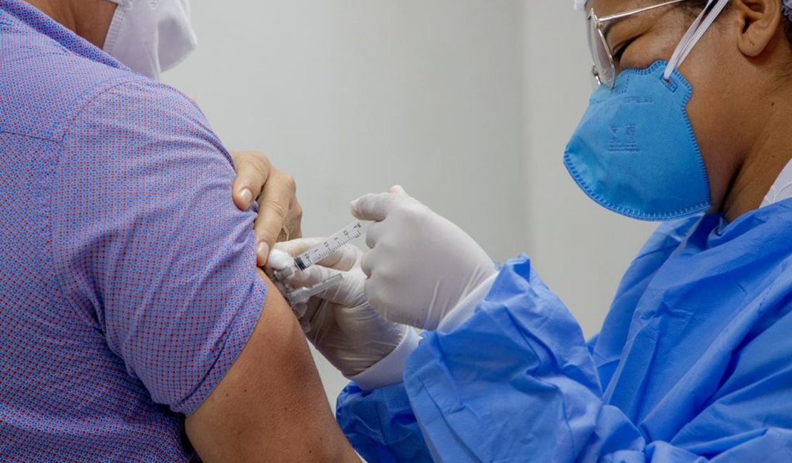 Mais de 935 mil doses das vacinas contra a Covid-19 foram aplicadas em Alagoas