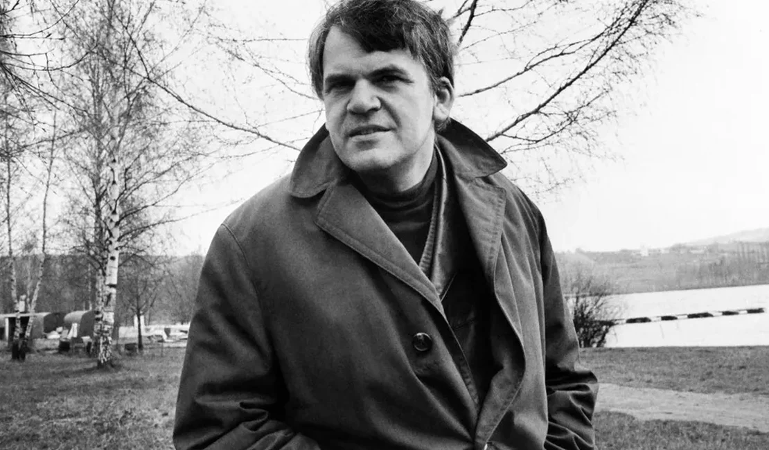 Milan Kundera, autor de 'A Insustentável Leveza do Ser', morre aos 94 anos