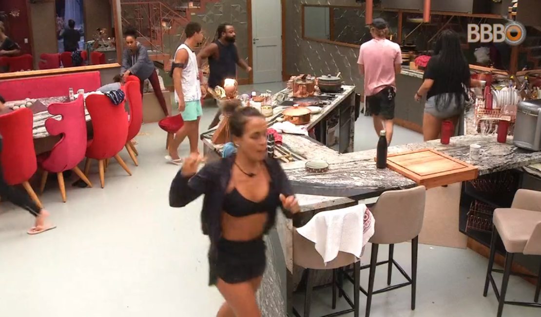 BBB19: Participante passa mal e é socorrida por brothers