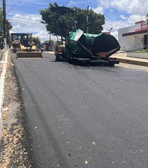 Prefeitura leva pavimentação para Chã de Bebedouro