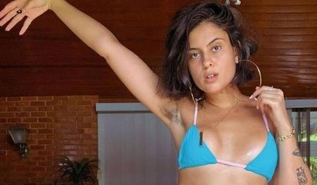 Ex-BBB Hana Khalil rebate críticas por ter pelos nas axilas: 'Me deixa'