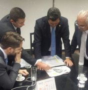 Ministro confirma a Rogério Teófilo que área do aeroporto de Arapiraca já foi escolhida