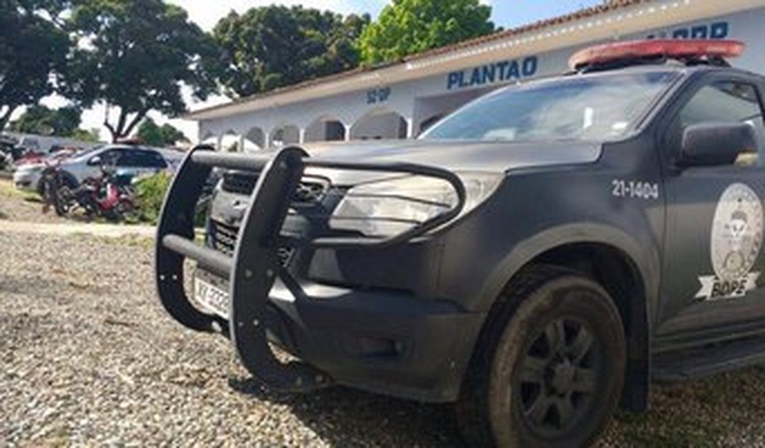 [Vídeo] Distribuidora de água é alvo de assaltantes no bairro de Antares