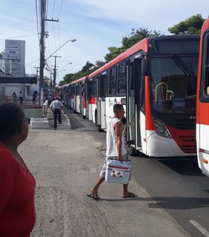 Rodoviários paralisam viagens em protesto contra a reforma da previdência