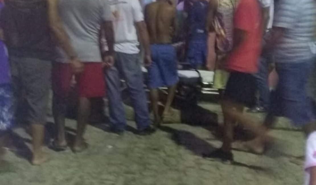 Homem é assassinado a tiros em frente a sua residência em Monteirópolis 