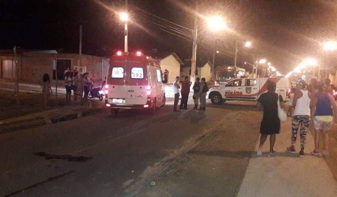 Homem é baleado na presença de amigo em via pública de Maceió