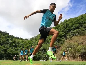 Botafogo divulga boletim médico de promessa após choque em estreia na Copinha