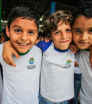 Prefeitura de Maceió homenageia escolas por resultados no Ideb