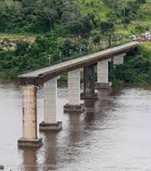 Bombeiros retomam buscas por vítimas após desabamento de ponte no Pará