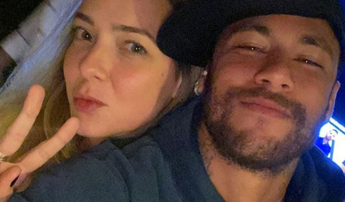 Neymar se declara para Carol Dantas, mãe do seu filho