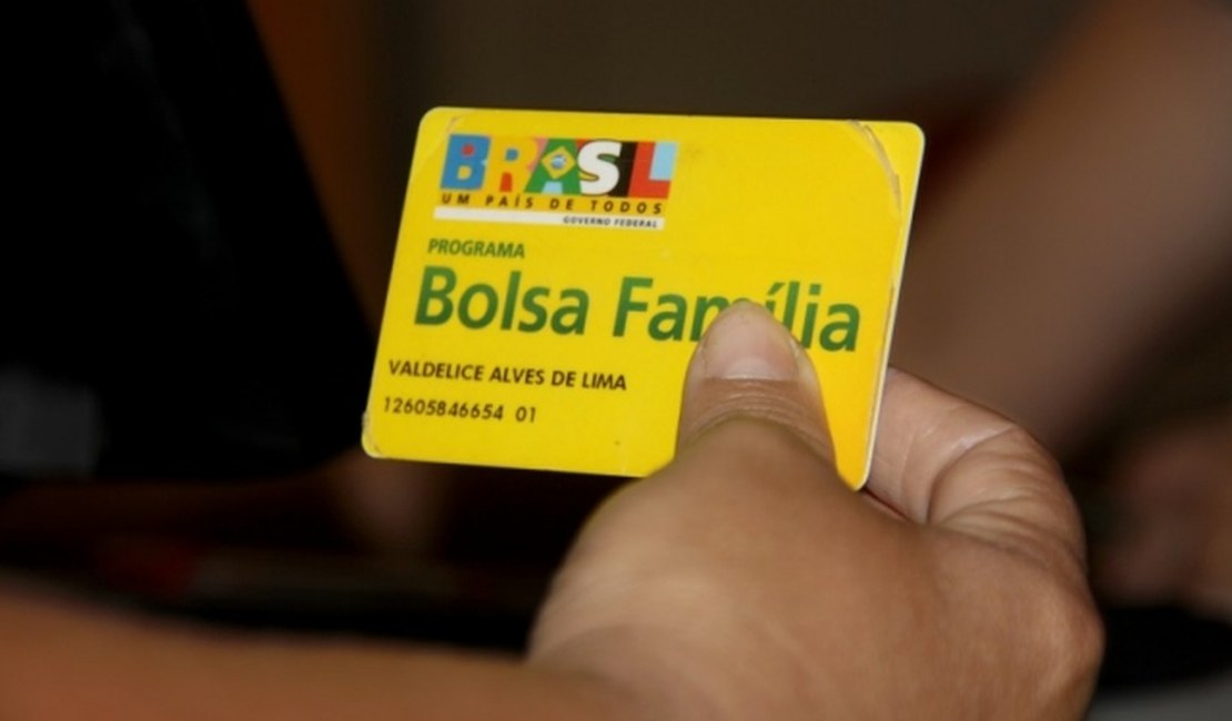 Com reajuste, benefício médio do Bolsa Família sobe para R$ 176
