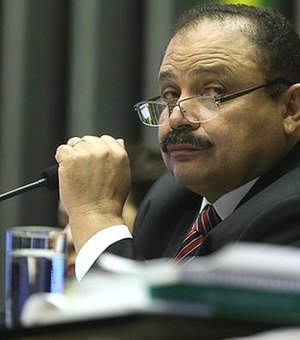 Maranhão desiste de consulta à CCJ que poderia reduzir pena de Cunha