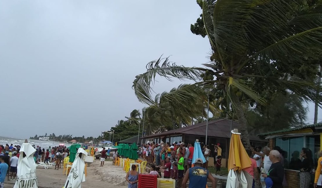 Marinha emitiu alerta sobre mau tempo e Corpo de Bombeiros esclarece naufrágio em Maragogi