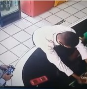 Vídeo mostra momento de assalto em loja de conveniência em Maceió
