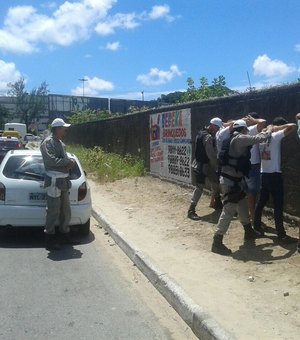 Operação do BPTran autua 20 motoristas e flagra 12 inabilitados em Maceió