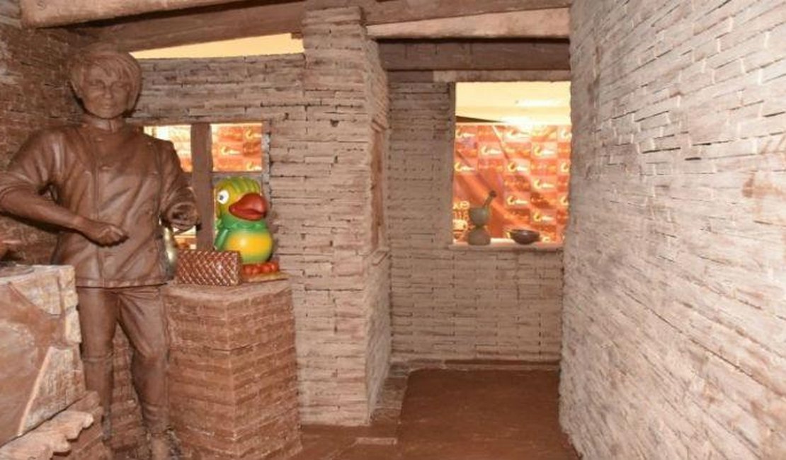 Brasileiros constroem a maior casa feita de chocolate do mundo