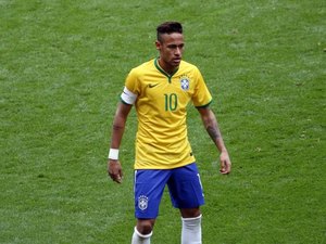 Neymar aparece com camisa de clube do Rio, e cena viraliza nas redes sociais